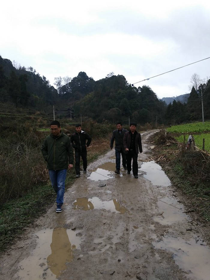 九龙地矿公司扶贫蹲点回访纪实